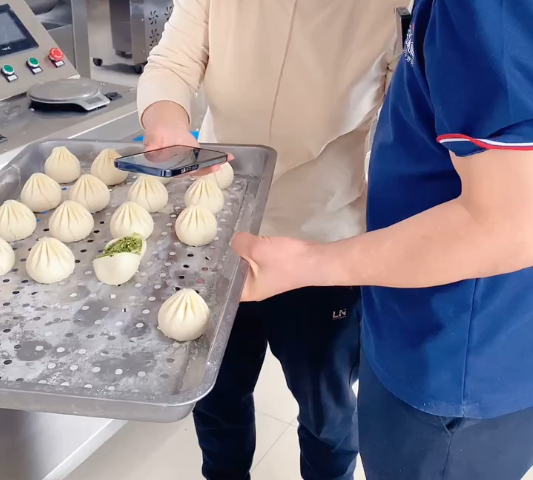 仿手工包子機怎么制作素餡包子