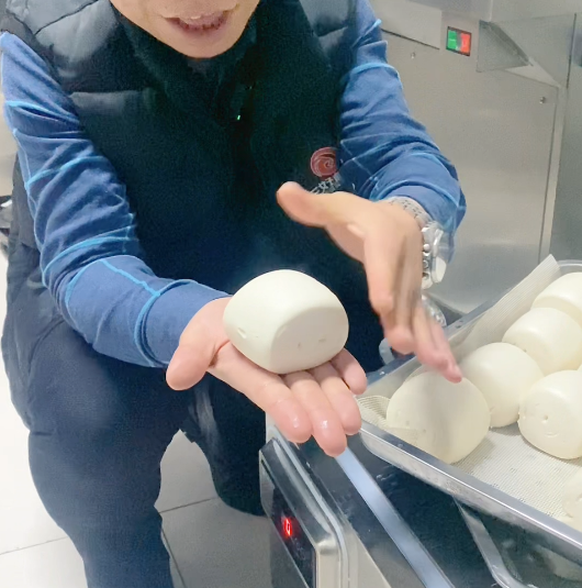 饅頭機(jī)生產(chǎn)線怎么做饅頭 饅頭機(jī)生產(chǎn)線怎么做饅頭