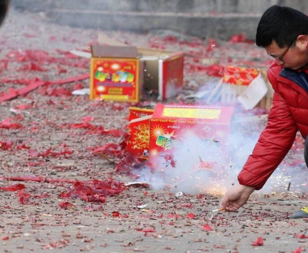新春佳節(jié)在家包餃子，一凍就裂？難道餃子機還有防凍裂功能？