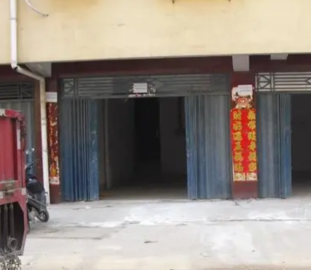 在自己老家門臉用面條機做鮮面條