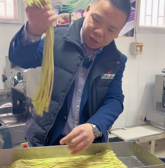 三好小型面條機(jī) 三好小型面條機(jī)