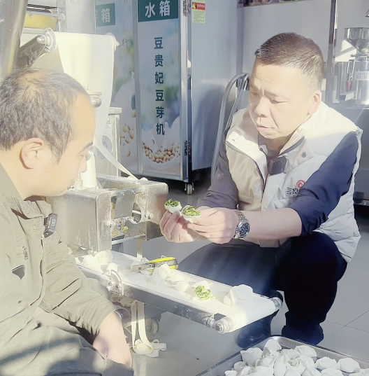 怎么使用餃子機(jī)包素餡餃子