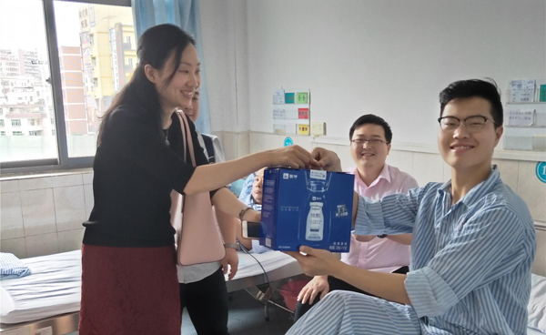 心系員工 關(guān)懷暖人心 海瑞思科技慰問生病員工