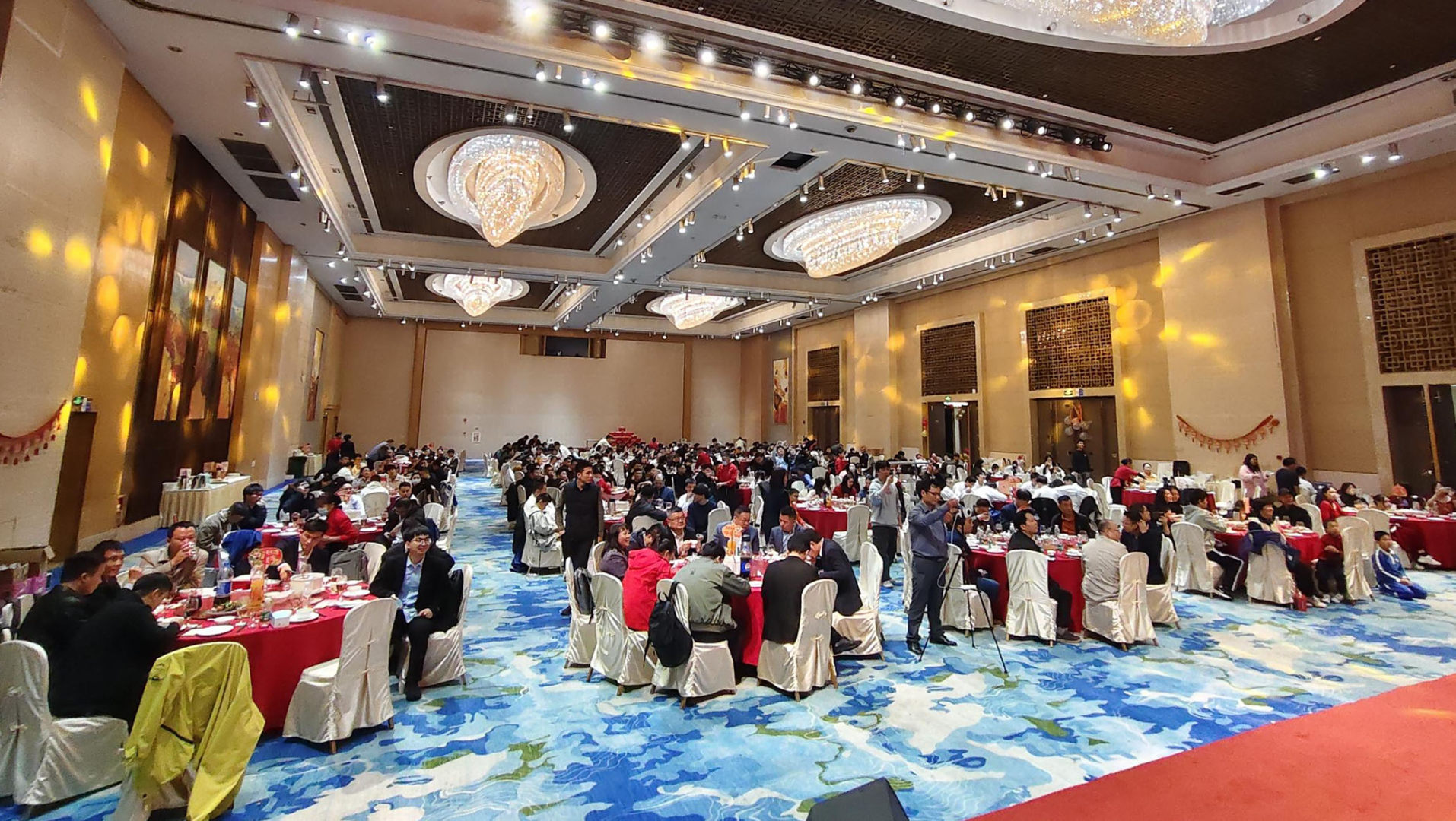 策馬并肩，聚力前行 | 海瑞思年終盛典暨頒獎典禮圓滿落幕
